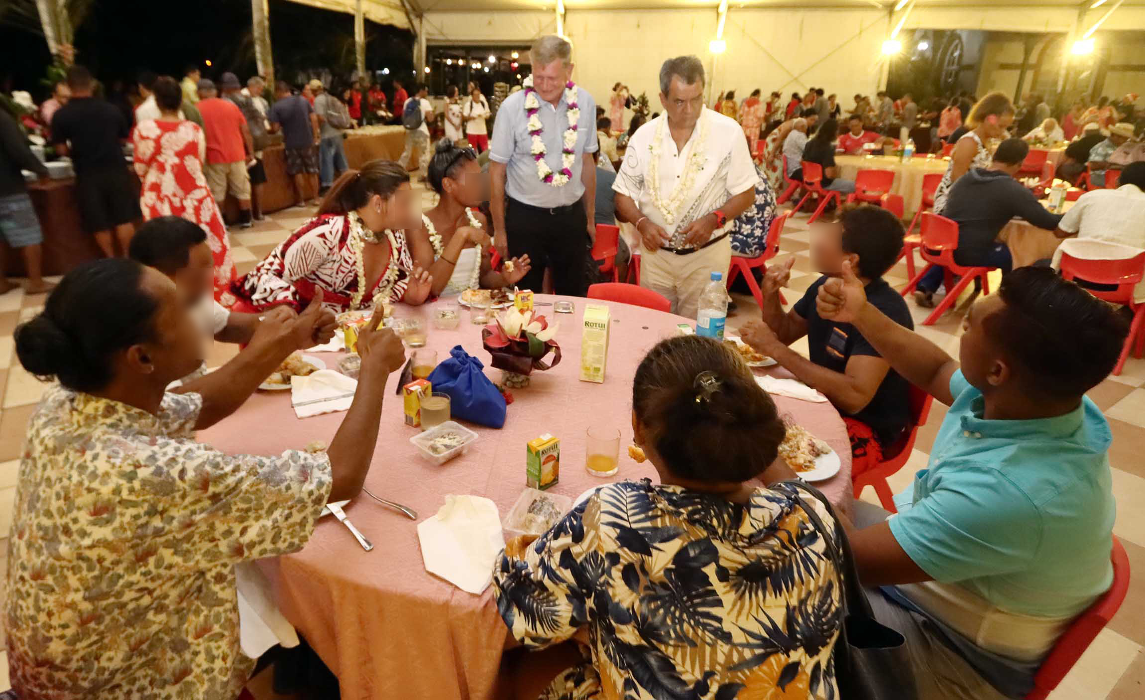 Un repas de Noël servi à 350 SDF à la Présidence Tahitinews.co